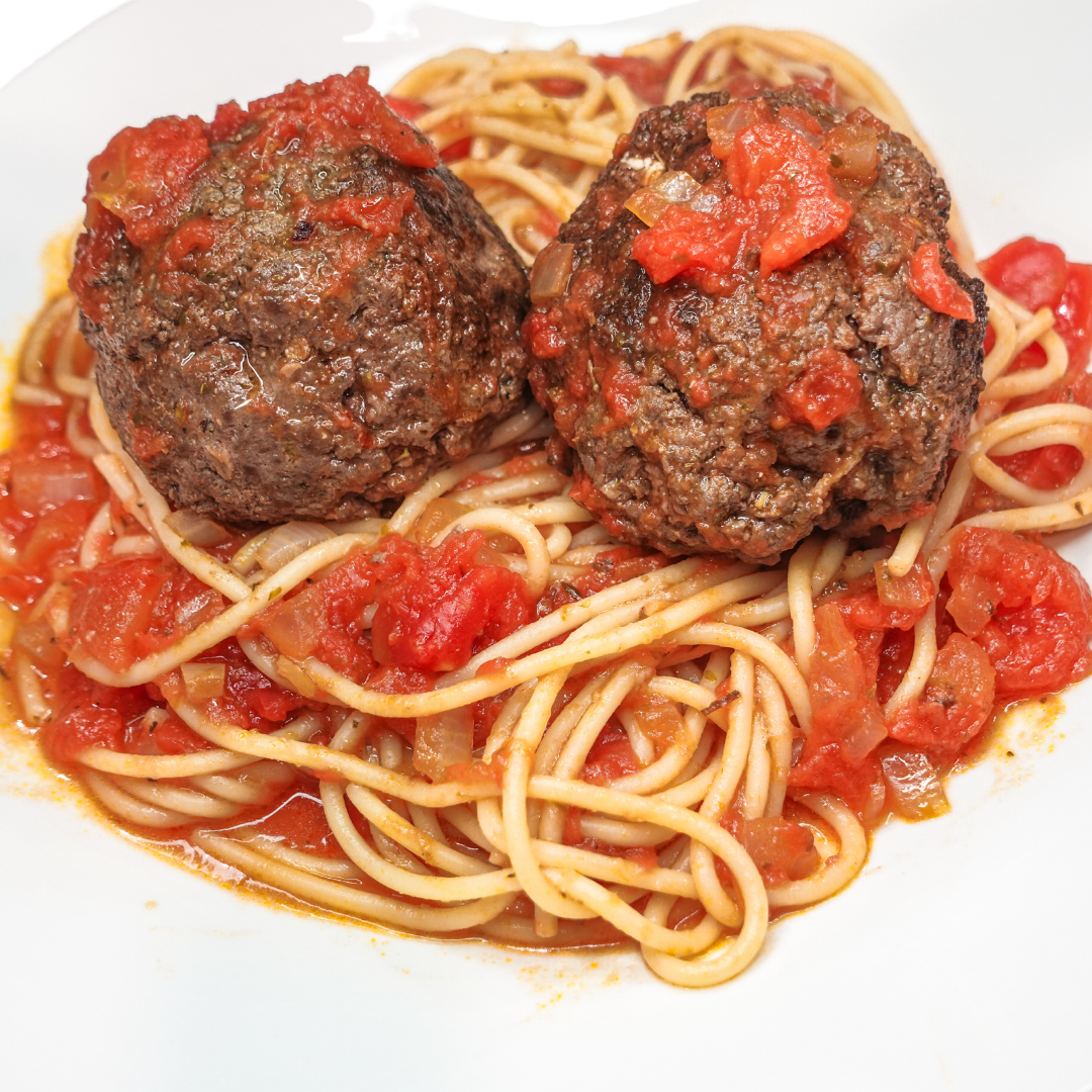 Pasta Marinada con Albondigas rellenas de Queso Crema