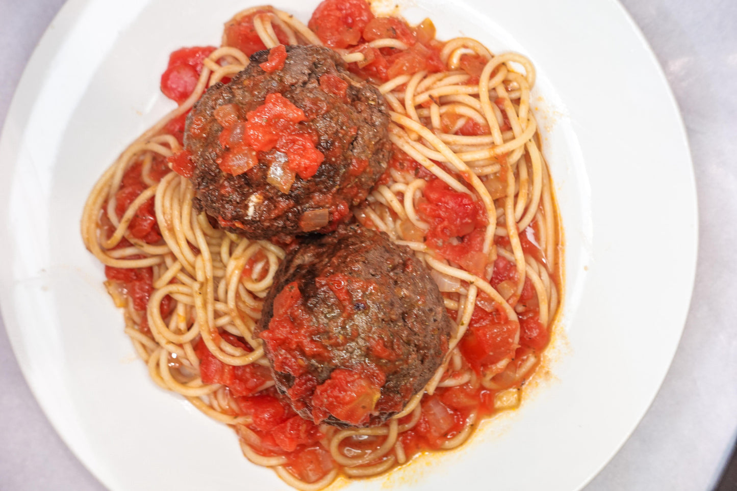 Pasta Marinada con Albondigas rellenas de Queso Crema